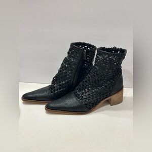 Free People In the loop woven black boots size 9